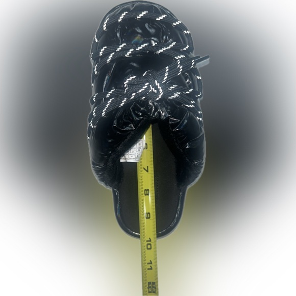 NWOB Ugg SZ 7 black/white Hi Shine Spaceslider. SEE MANUFACTURER’S DESCRIPTION - Picture 9 of 11